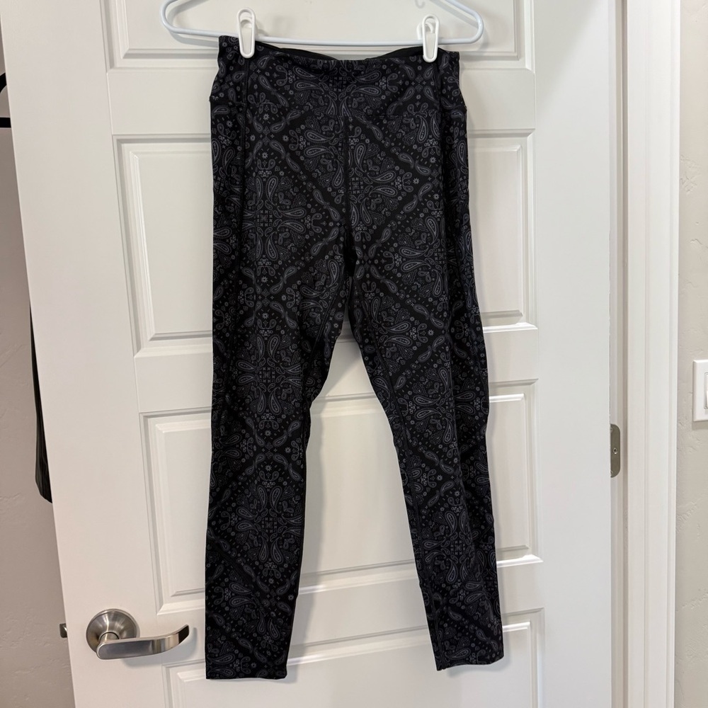 Victoria’s Secret PINK Black Paisley Leggings